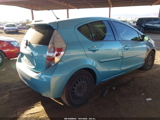 Toyota Prius C Two 2014 JTDKDTB32E1081655 Image 17