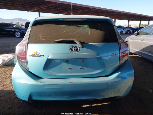 Toyota Prius C Two 2014 JTDKDTB32E1081655 Image 18