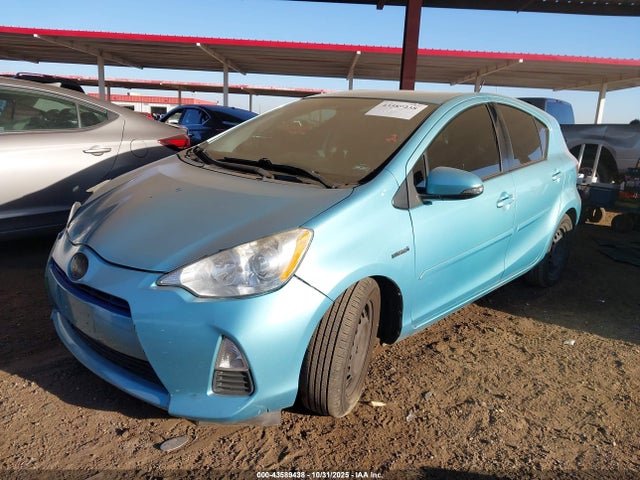 Toyota Prius C Two 2014 JTDKDTB32E1081655 Image 2