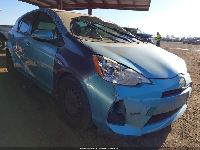Toyota Prius C Two 2014 JTDKDTB32E1081655 Image 6