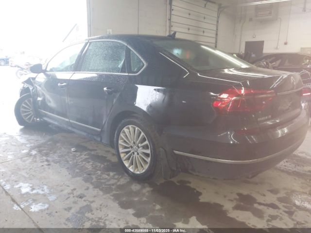 2017 VOLKSWAGEN PASSAT 1VWBT7A31HC006754 Photo 2