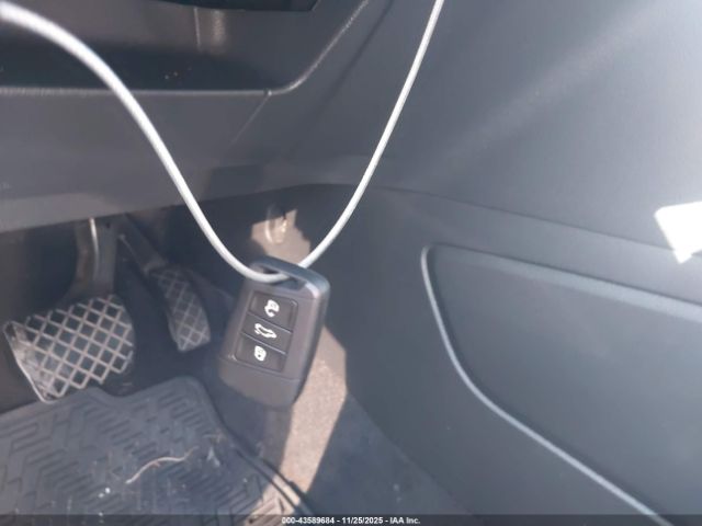 2018 VOLKSWAGEN ATLAS 1V2CR2CAXJC572274 Photo 10