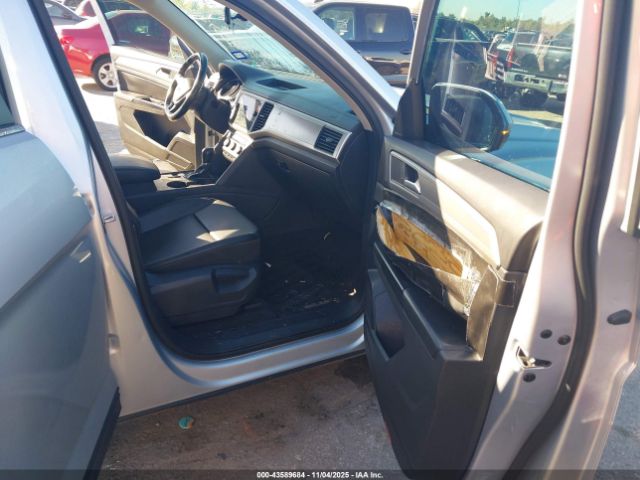 2018 VOLKSWAGEN ATLAS 1V2CR2CAXJC572274 Photo 4