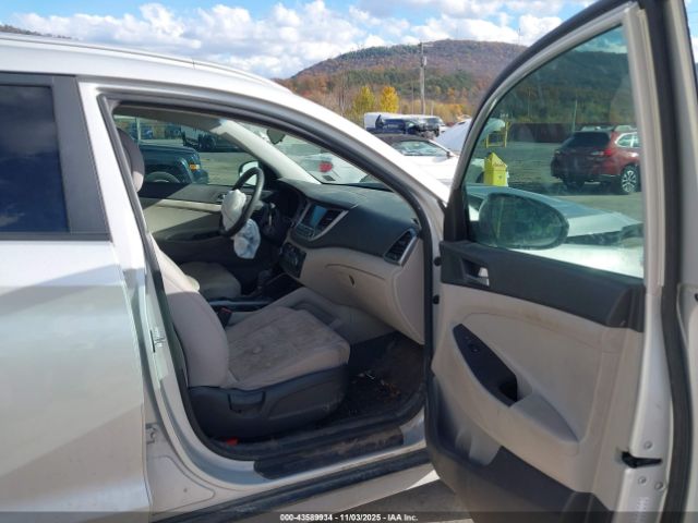 2018 HYUNDAI TUCSON KM8J33A45JU601862 Photo 4