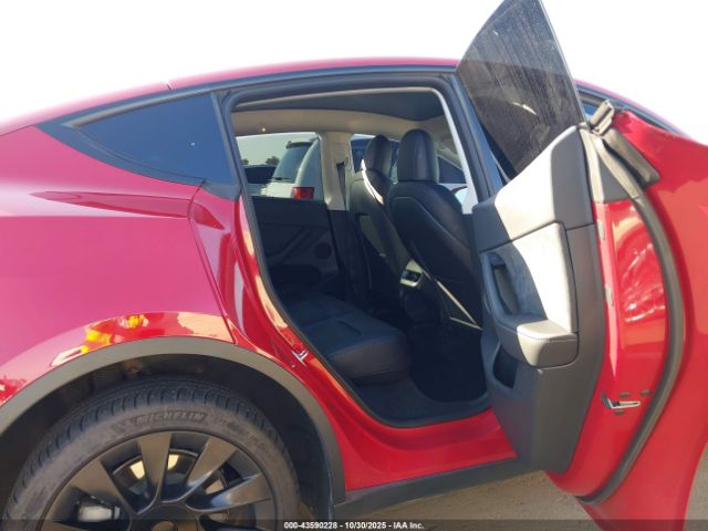 2023 TESLA MODEL Y 7SAYGDEE1PF668687 Photo 7