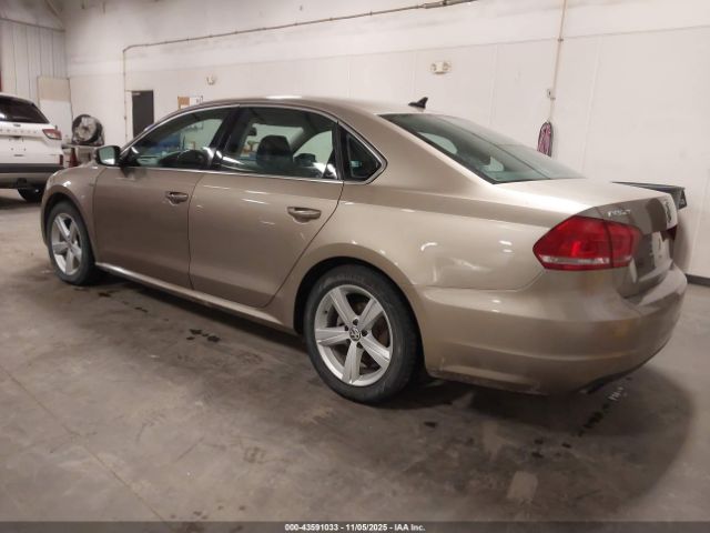 2015 VOLKSWAGEN PASSAT 1VWAS7A32FC095729 Photo 2