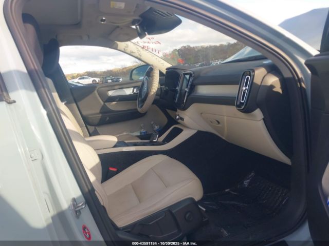 2019 VOLVO XC40 YV4162XZ1K2019034 Photo 4