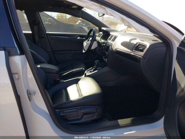 2018 VOLKSWAGEN JETTA 3VWD17AJ3JM213373 Photo 4