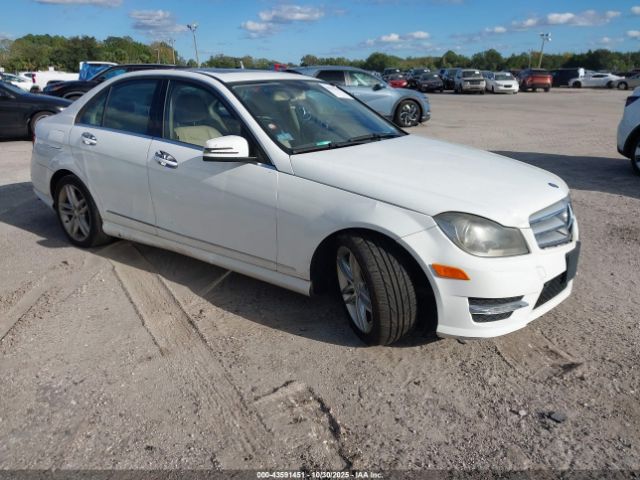 2013 MERCEDES-BENZ C 300 WDDGF8ABXDR276012