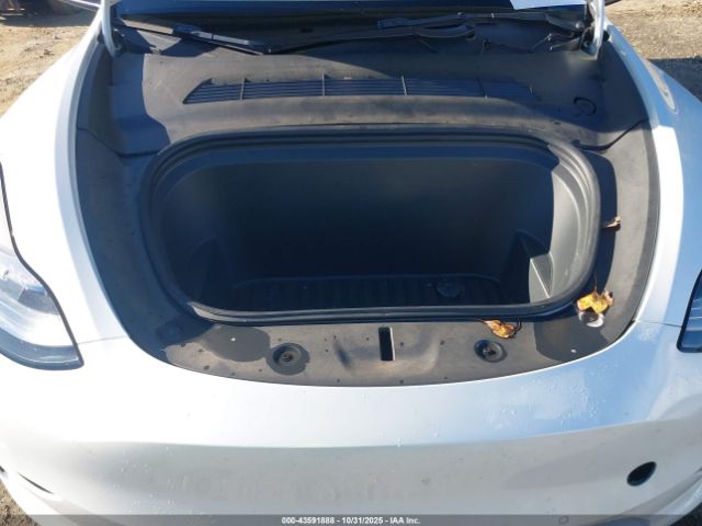 2021 TESLA MODEL Y 5YJYGDED4MF109604 Photo 9