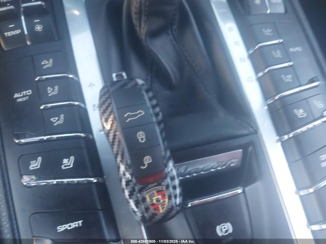 2017 PORSCHE MACAN WP1AG2A51HLB51850 Photo 10