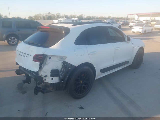 2017 PORSCHE MACAN WP1AG2A51HLB51850 Photo 3