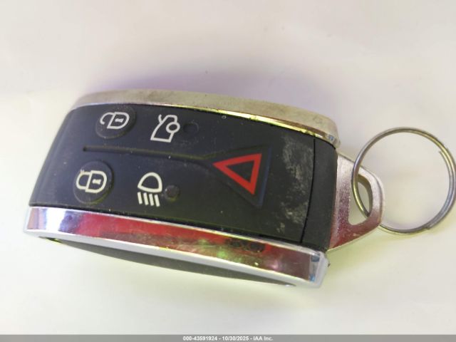 2011 JAGUAR XF SAJWA0FBXBLS19955 Photo 10