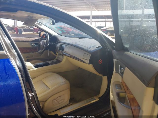 2011 JAGUAR XF SAJWA0FBXBLS19955 Photo 4