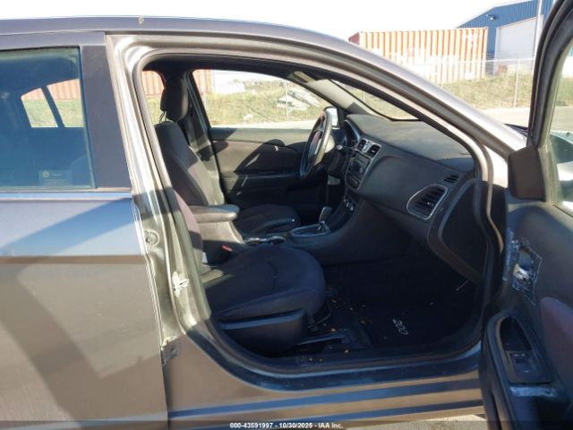 2013 CHRYSLER 200 1C3CCBAB8DN642110 Photo 4