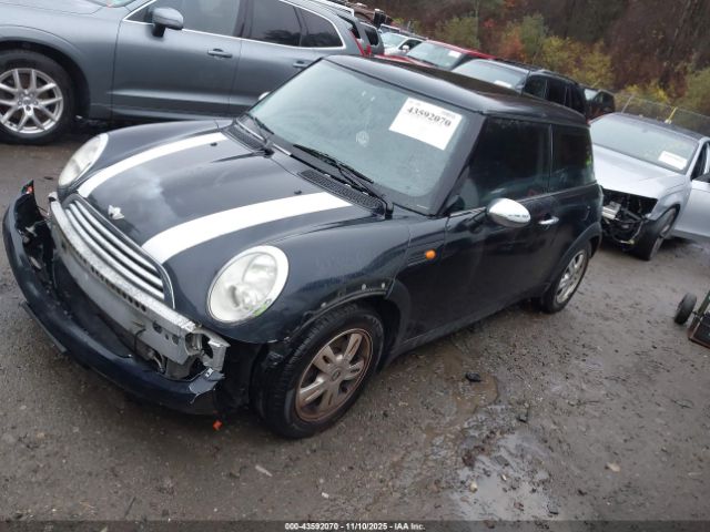 2006 MINI COOPER WMWRC33526TK72643 Photo 1