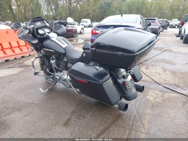 2018 HARLEY-DAVIDSON FLTRX 1HD1KHC17JB640891 Photo 2