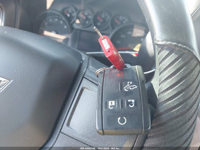 43592188 :رقم المزاد ، 3GCPYCEF9LG424847 vin ، 2020 Chevrolet Silverado 1500 4wd  Short Bed Custom Trail Boss مزاد بيع