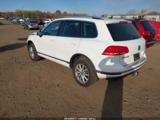 2015 VOLKSWAGEN TOUAREG WVGEF9BP0FD007014 Photo 2