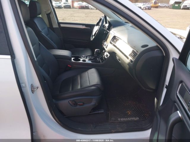 2015 VOLKSWAGEN TOUAREG WVGEF9BP0FD007014 Photo 4