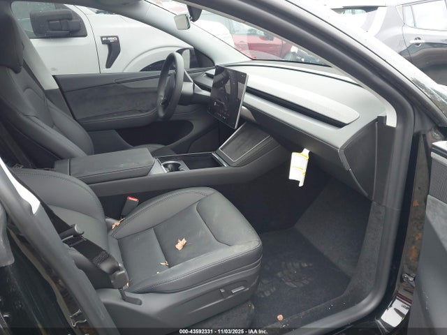 2026 TESLA MODEL Y 7SAYGDED3TA462009 Photo 4