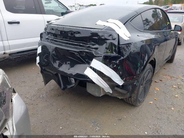 2026 TESLA MODEL Y 7SAYGDED3TA462009 Photo 5
