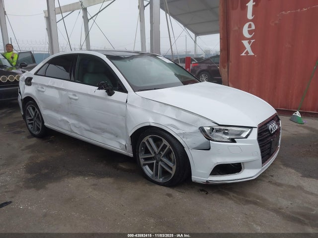 2018 AUDI A3 WAUAUGFF8J1003735