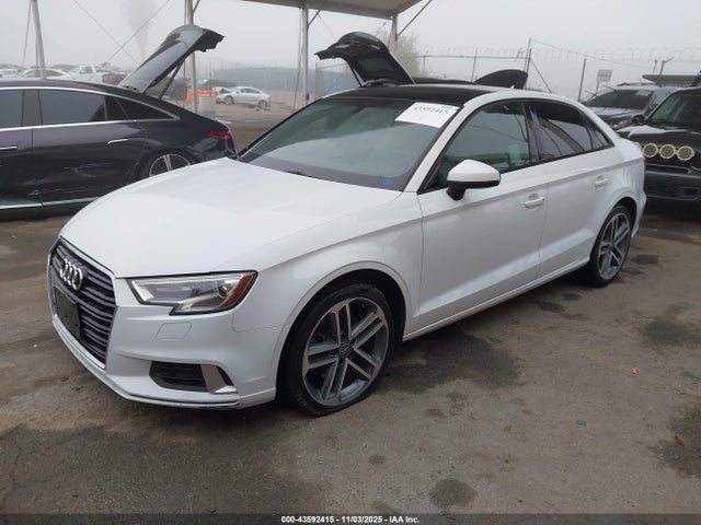 2018 AUDI A3 WAUAUGFF8J1003735 Photo 1