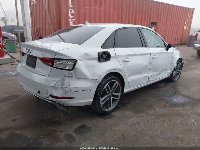 2018 AUDI A3 WAUAUGFF8J1003735 Photo 3