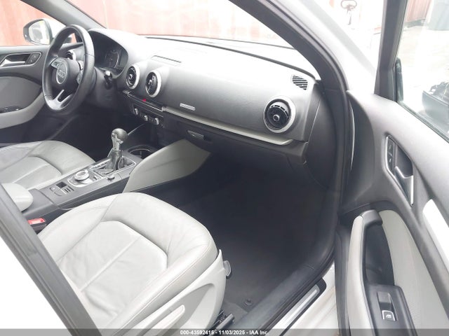 2018 AUDI A3 WAUAUGFF8J1003735 Photo 4