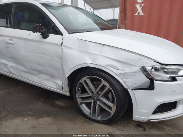 2018 AUDI A3 WAUAUGFF8J1003735 Photo 5