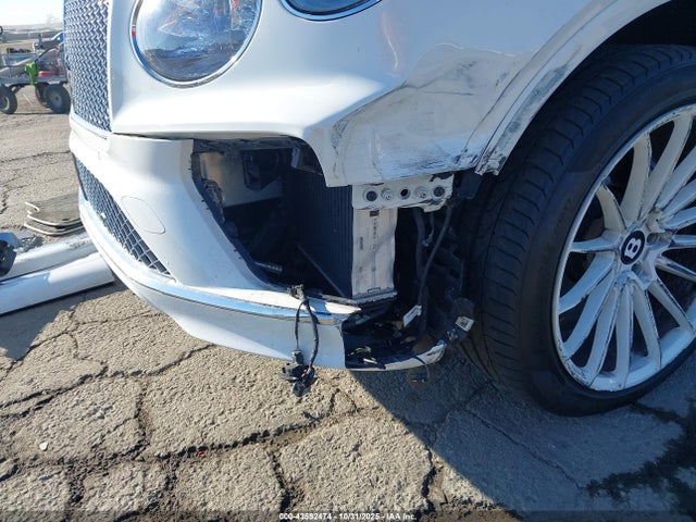 Bentley Bentayga V8 2021 SJAAM2ZV7MC033750 Image 18