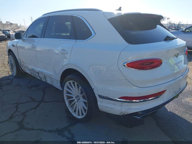 2021 BENTLEY BENTAYGA SJAAM2ZV7MC033750 Photo 2