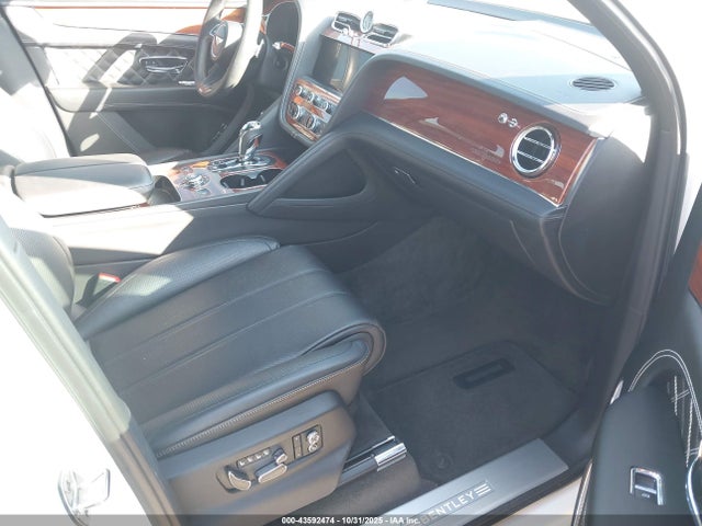 2021 BENTLEY BENTAYGA SJAAM2ZV7MC033750 Photo 4