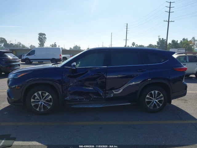 5TDGZRBH1NS573862 Toyota Highlander Xle