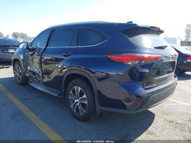 5TDGZRBH1NS573862 Toyota Highlander Xle