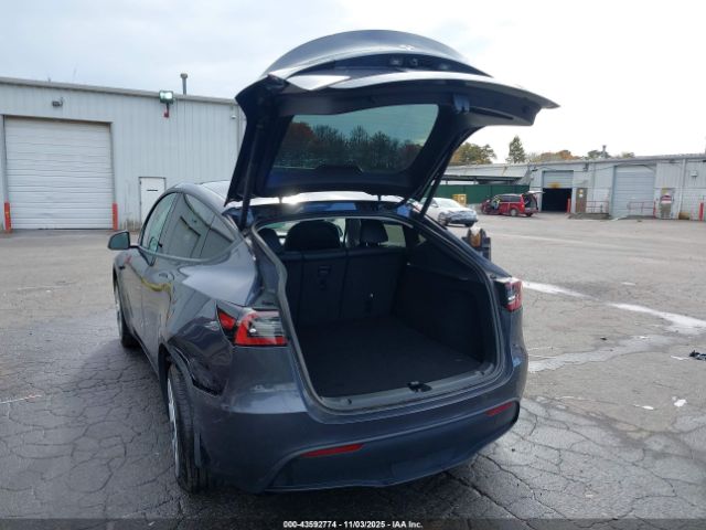 2023 TESLA MODEL Y 7SAYGDED6PF948385 Photo 2