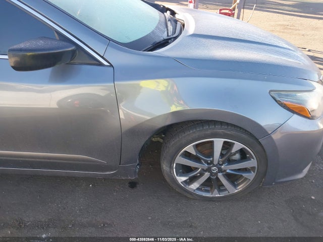 1N4AL3AP1HN318562 Nissan Altima