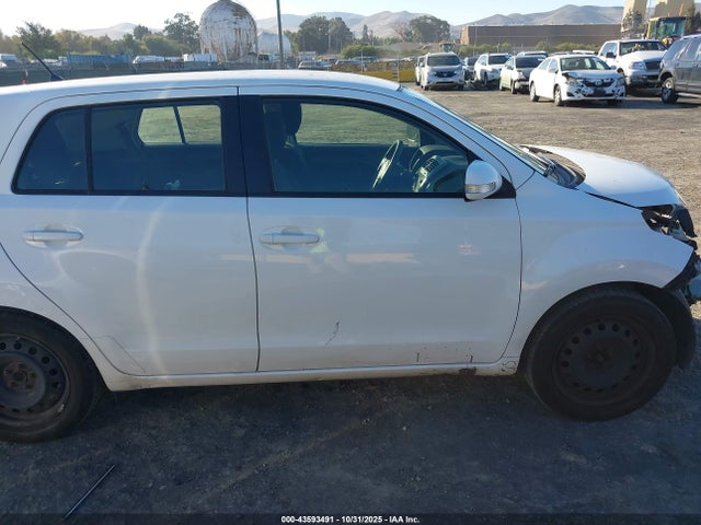Scion XD 2014 JTKKUPB43E1040668 Image 13