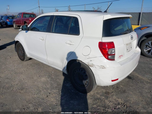 Scion XD 2014 JTKKUPB43E1040668 Image 3