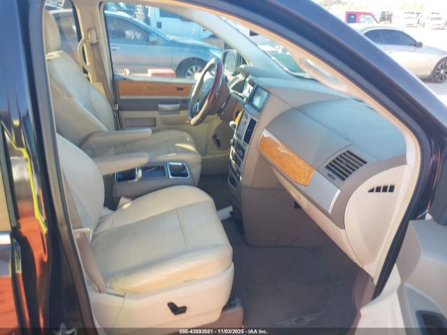 2010 CHRYSLER TOWN & COUNTRY 2A4RR7DX9AR365954 Photo 4