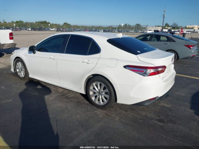2020 TOYOTA CAMRY 4T1C11AKXLU958801 Photo 2