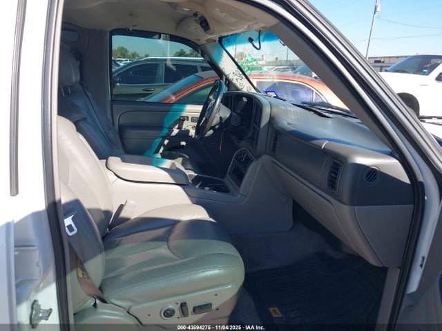 43594275 :رقم المزاد ، 3GNEC16Z15G242069 vin ، 2005 Chevrolet Suburban 1500 Lt مزاد بيع