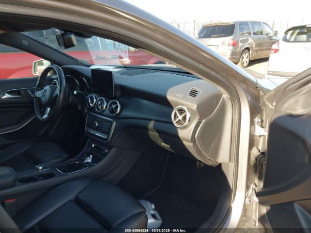 2018 MERCEDES-BENZ GLA 250 WDCTG4GB8JJ448645 Photo 4