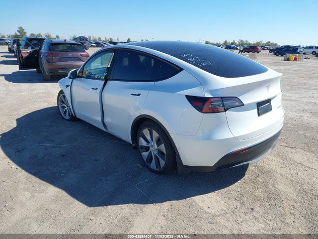 2022 TESLA MODEL Y 7SAYGAEE0NF536449 Photo 2