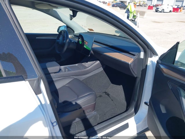 2022 TESLA MODEL Y 7SAYGAEE0NF536449 Photo 4