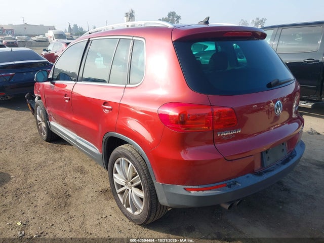 WVGAV7AX5FW020143 Volkswagen TIGUAN SE