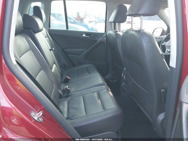 WVGAV7AX5FW020143 Volkswagen TIGUAN SE