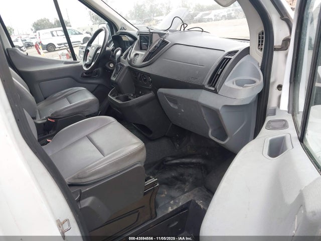 43594556 :رقم المزاد ، 1FDBF6ZM3GKA18681 vin ، 2016 Ford Transit-350 Cab مزاد بيع