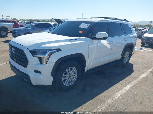 Toyota Sequoia Sr5 2025 7SVAAABA6SX072253 Image 2